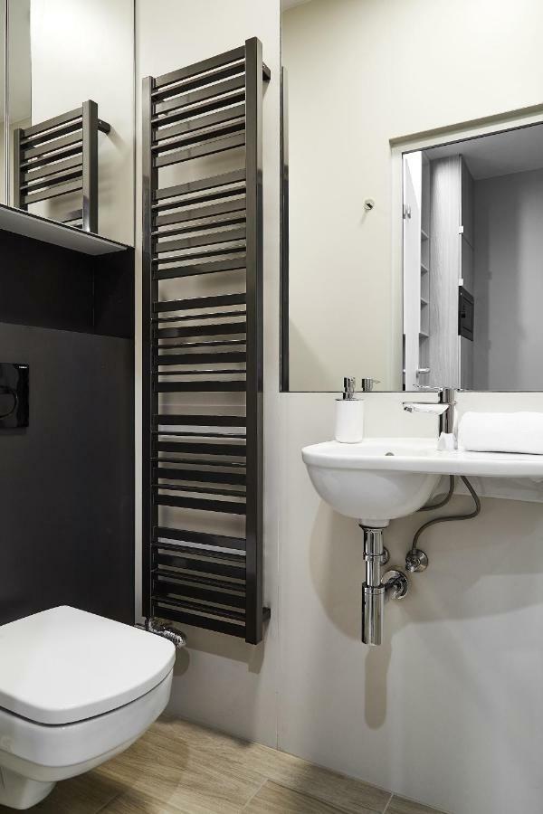 Compact Slowackiego Avenue Apartment Krakow