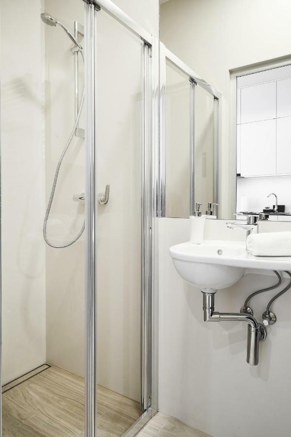 Compact Slowackiego Avenue Apartment Krakow