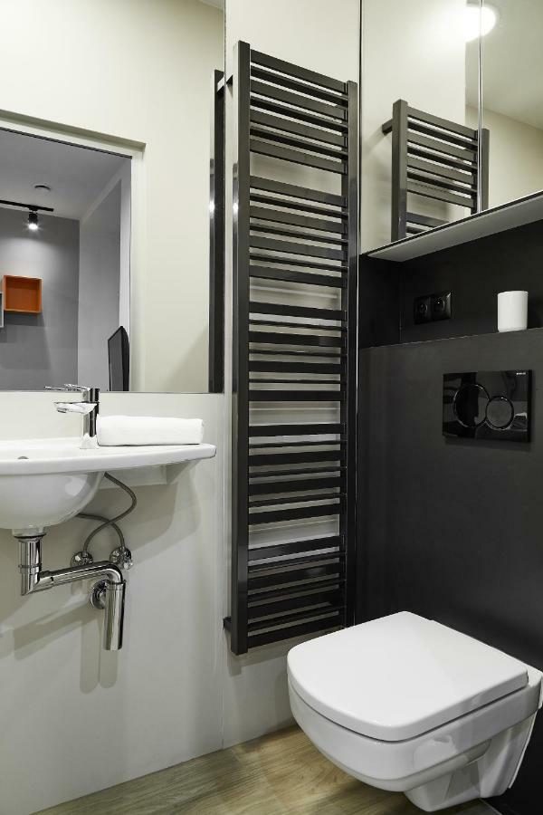 Compact Slowackiego Avenue Apartment Krakow